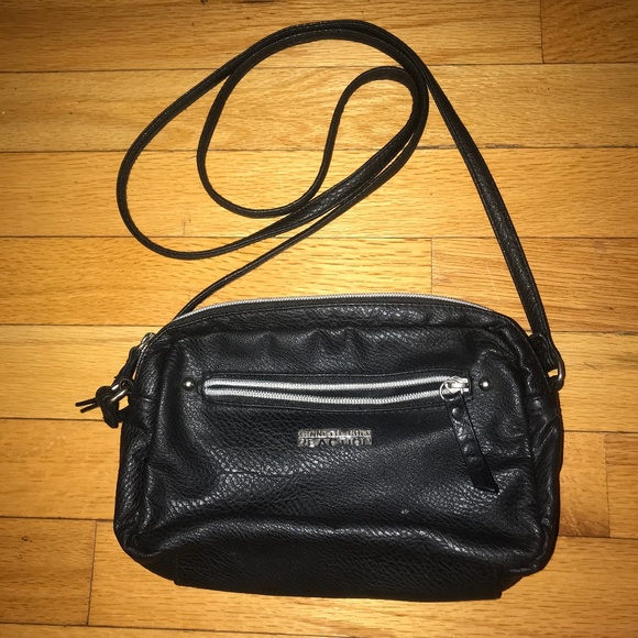Kenneth Cole Reaction Crossbody purse - Picture 1 of 3
